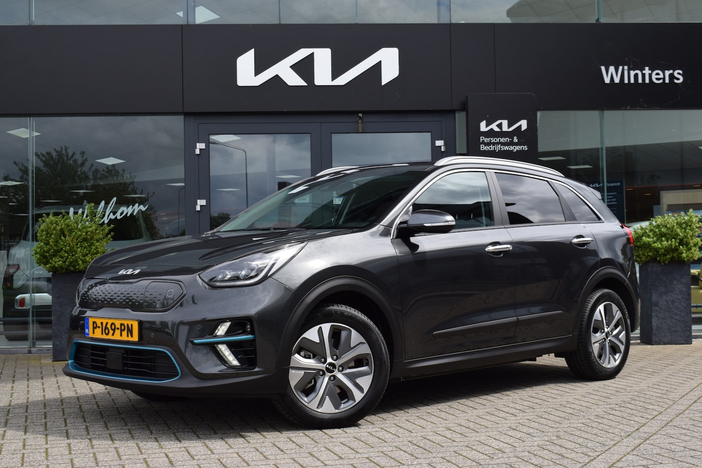 Kia e-Niro - ExecutiveLine 64 kWh | Memory | Stoelverkloeling + Verwarming | Schuif/kantel Dak | - AutoWereld.nl