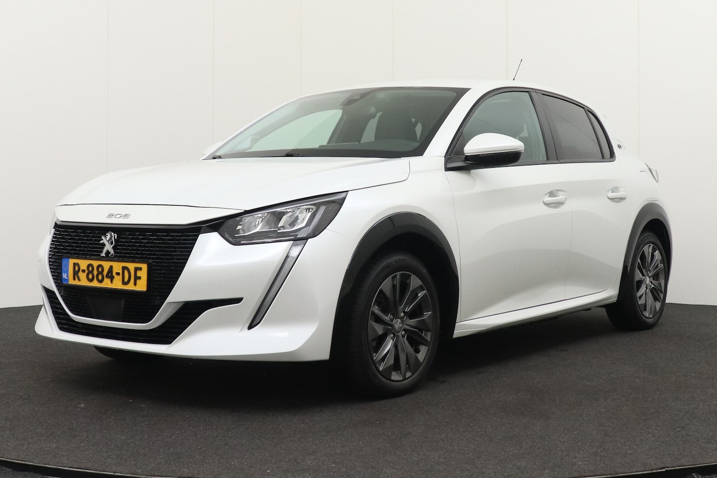Peugeot e-208 - EV Allure 50 kWh Camera Carplay Half-Leder Privacy Glas - AutoWereld.nl