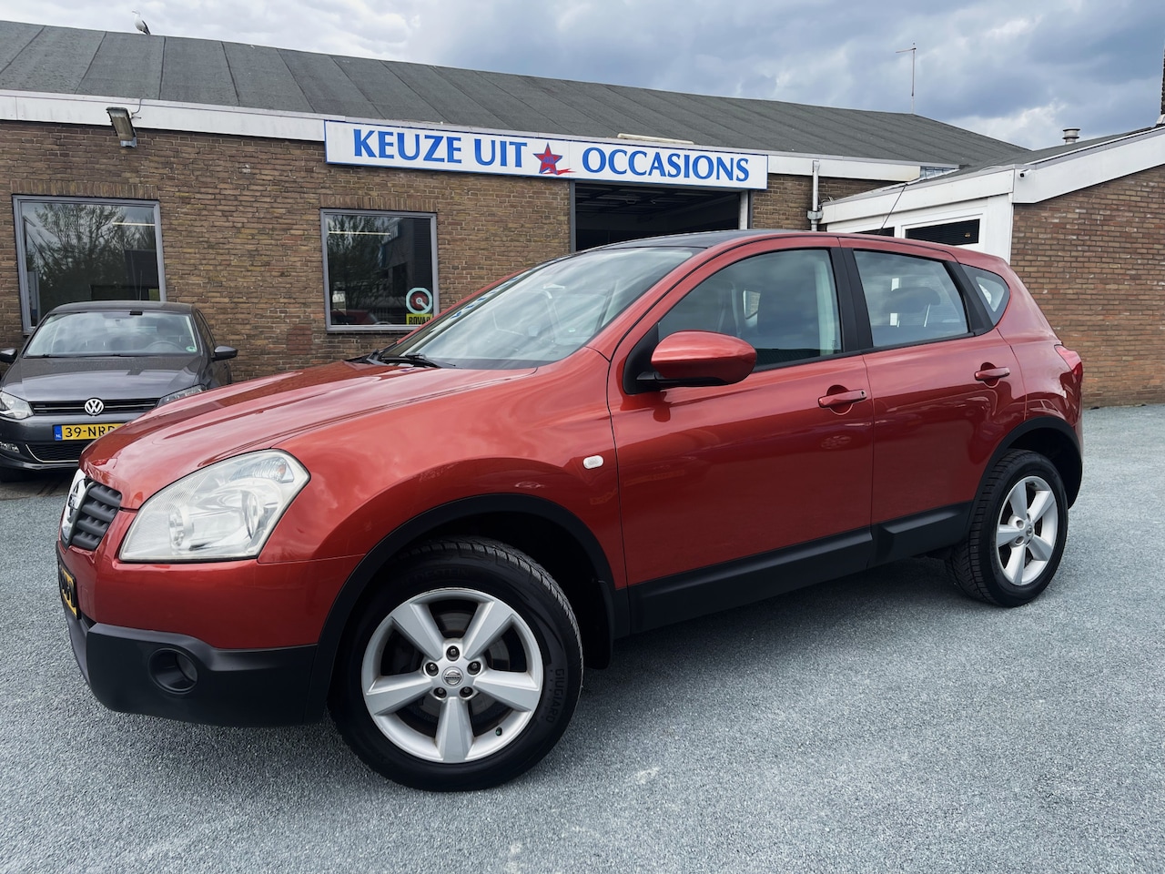 Nissan Qashqai - 2.0 Acenta 4WD Panoramadak. Achteruitrij camera , 4x nieuwe banden - AutoWereld.nl