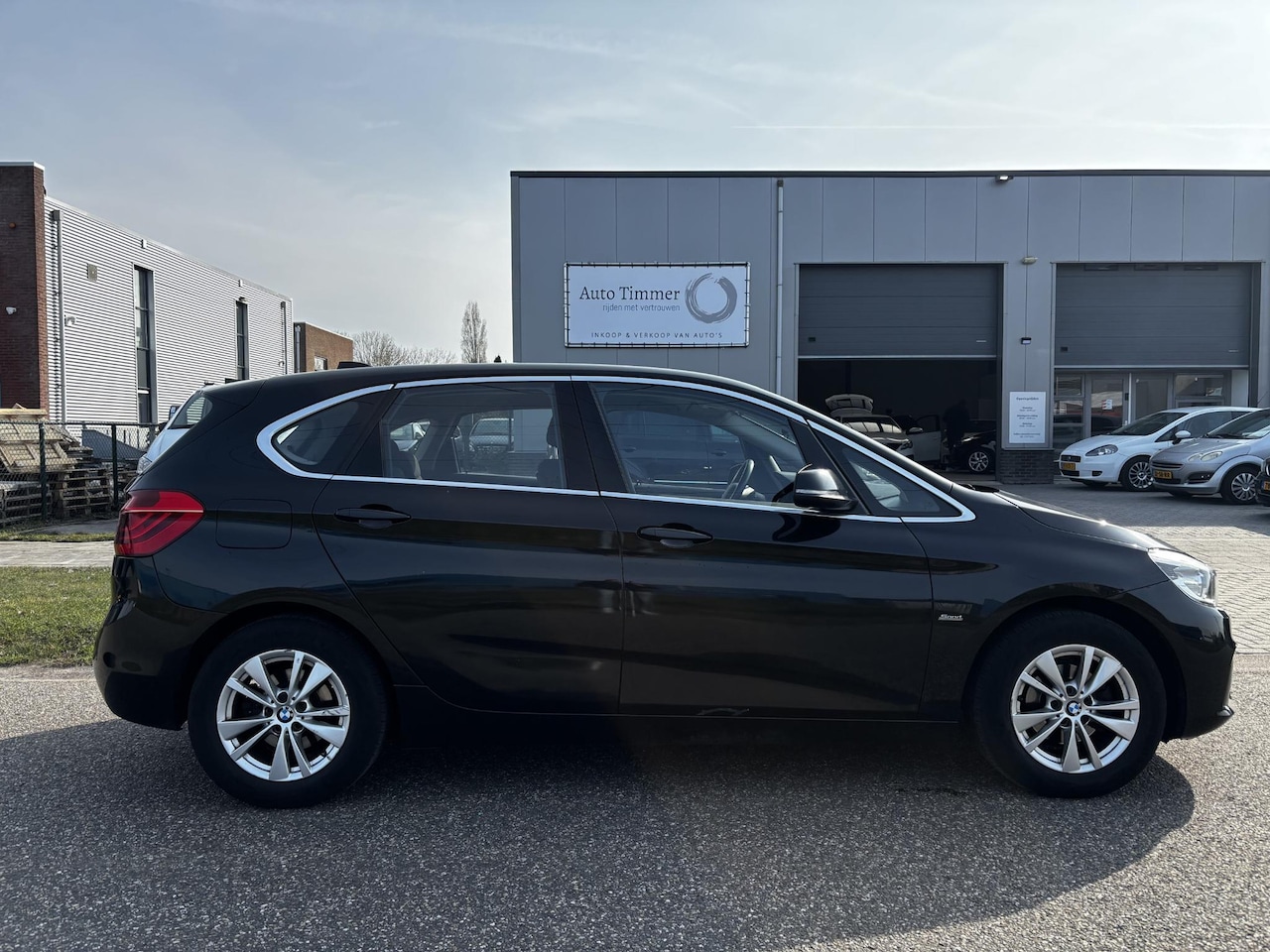 BMW 2-serie Active Tourer - 216i Sport NAP | Trekhaak | RUIM EN HOOG - AutoWereld.nl