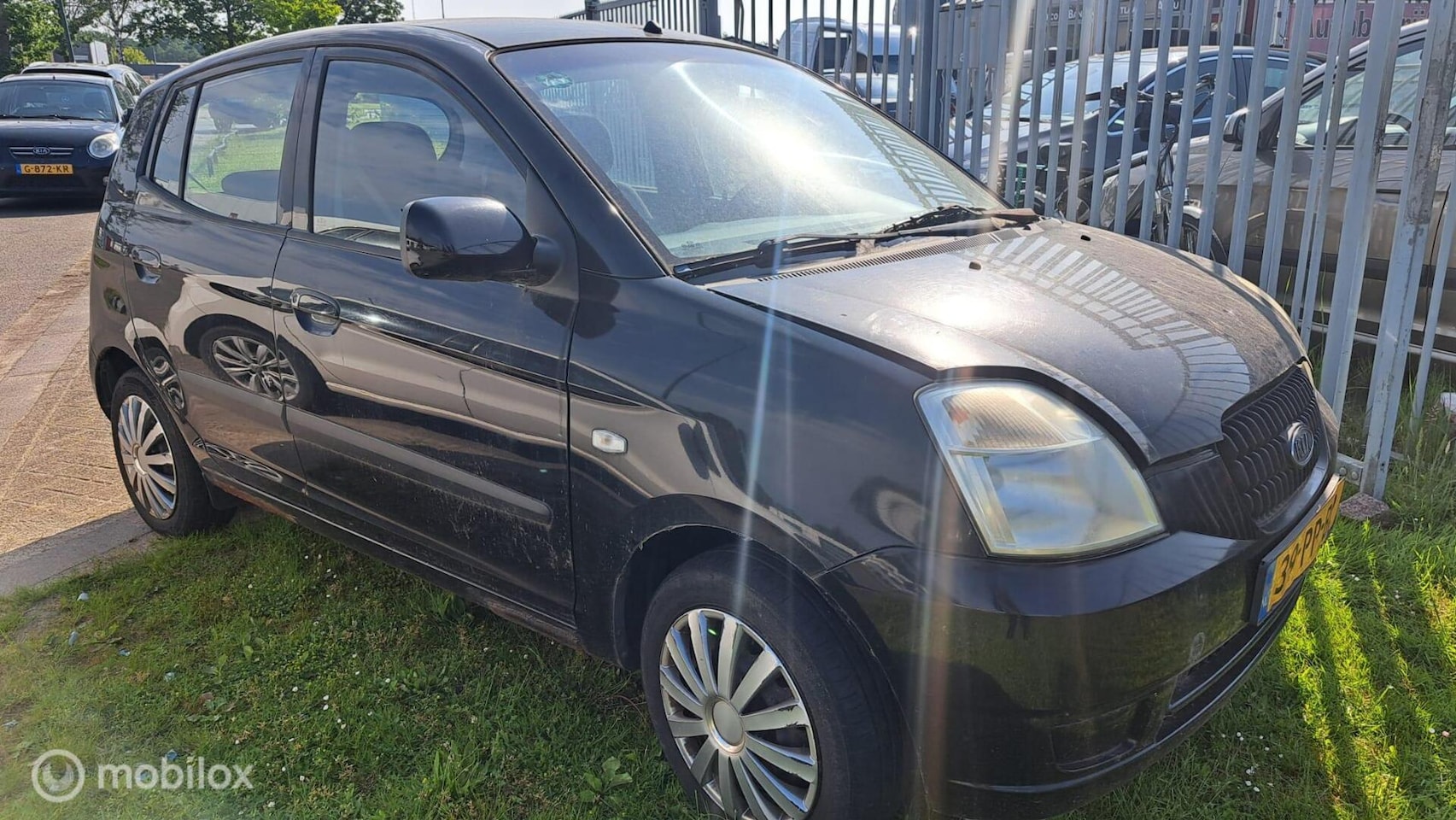 Kia Picanto - 1.0 geen apk Rijd goed motor en back goed €500 - AutoWereld.nl