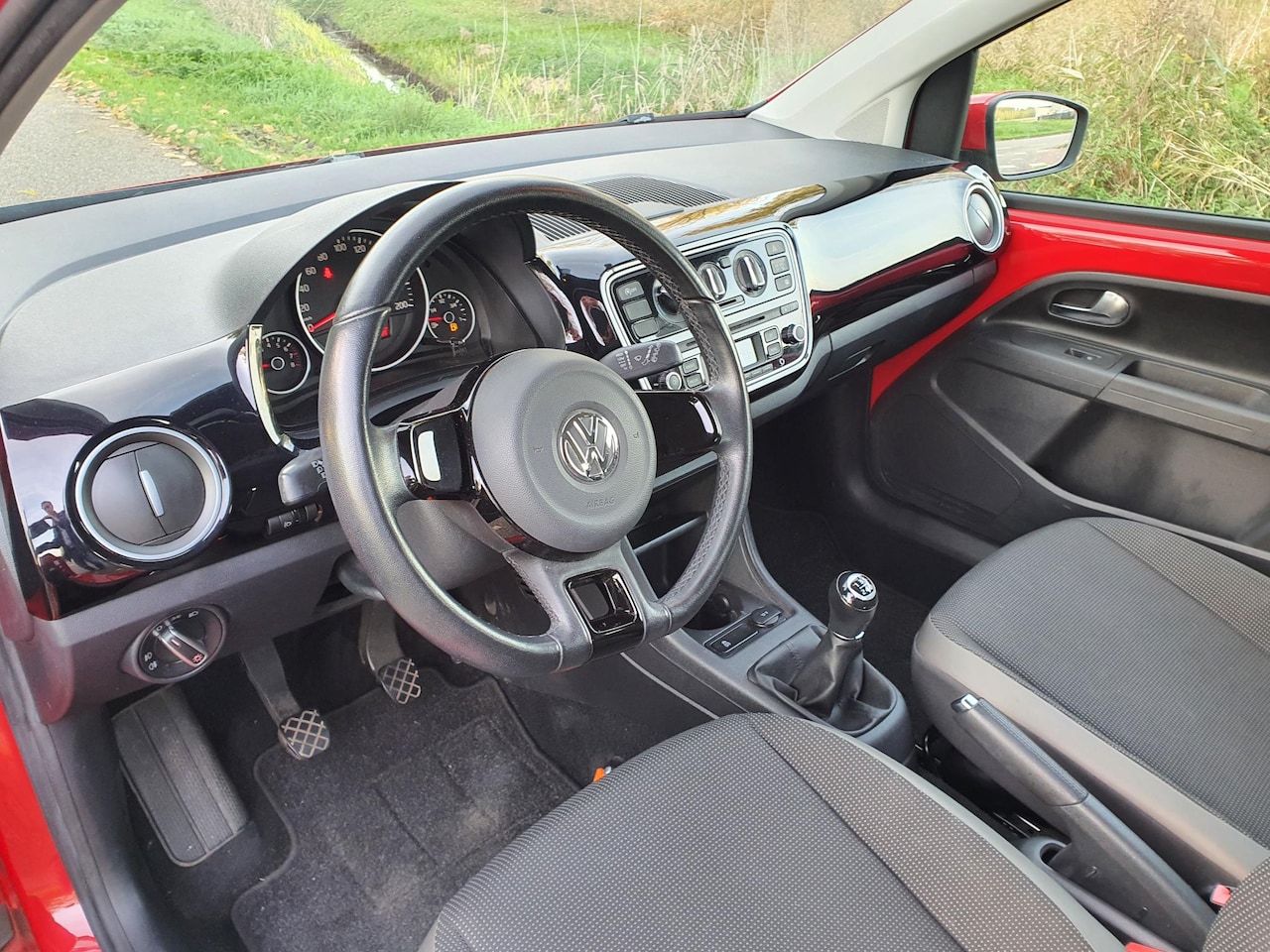 Volkswagen Up! - 1.0 high up! BlueMotion Airco/ Elektrische ramen