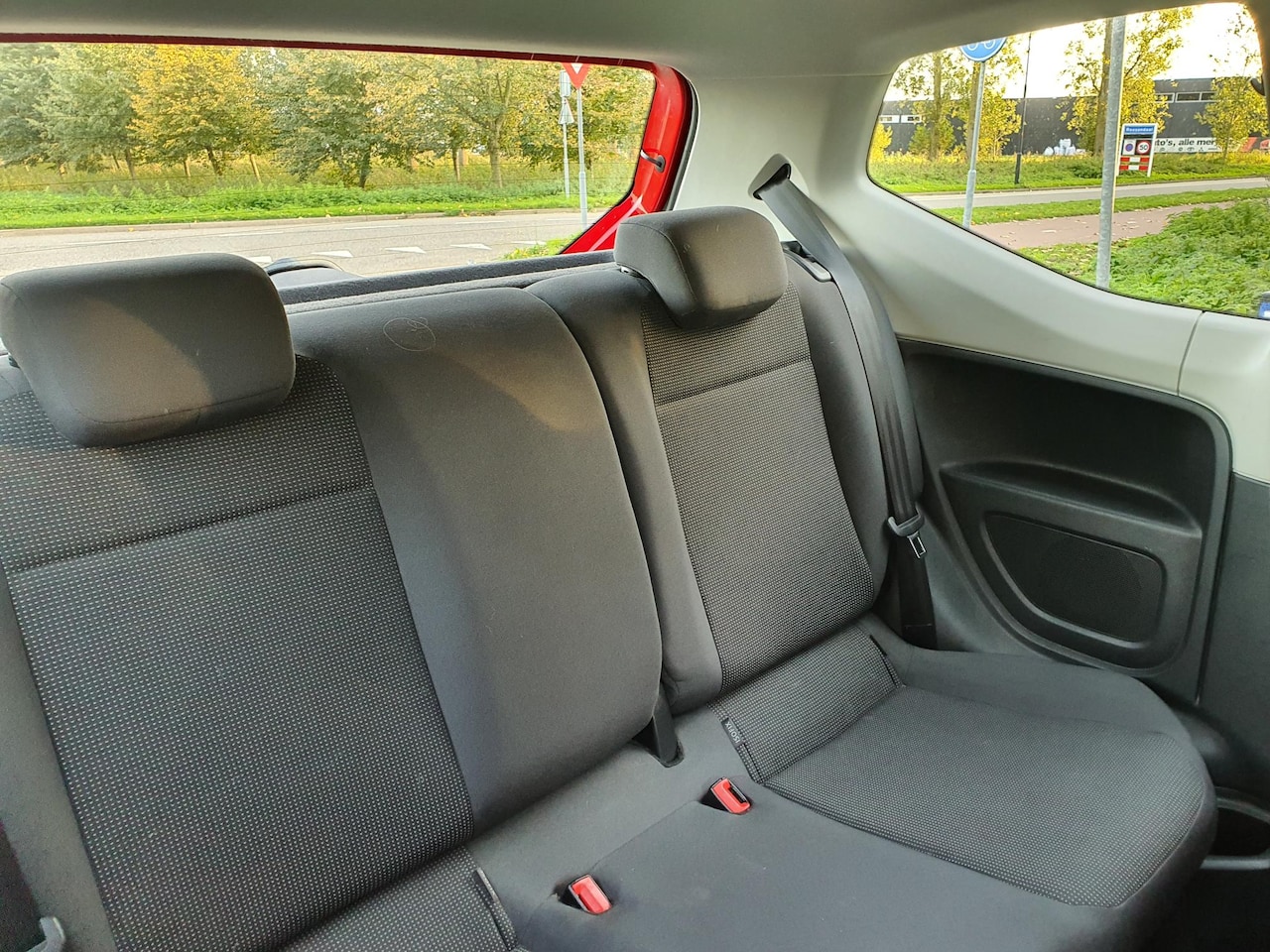 Volkswagen Up! - 1.0 high up! BlueMotion Airco/ Elektrische ramen