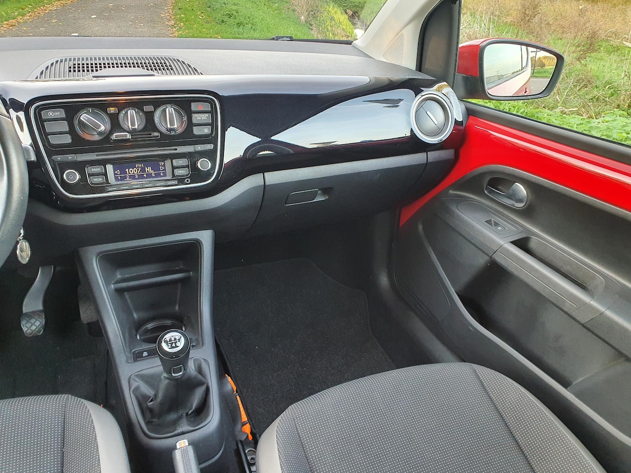 Volkswagen Up! - 1.0 high up! BlueMotion Airco/ Elektrische ramen