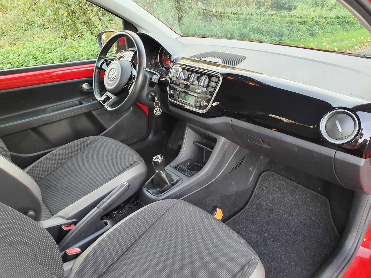 Volkswagen Up! - 1.0 high up! BlueMotion Airco/ Elektrische ramen