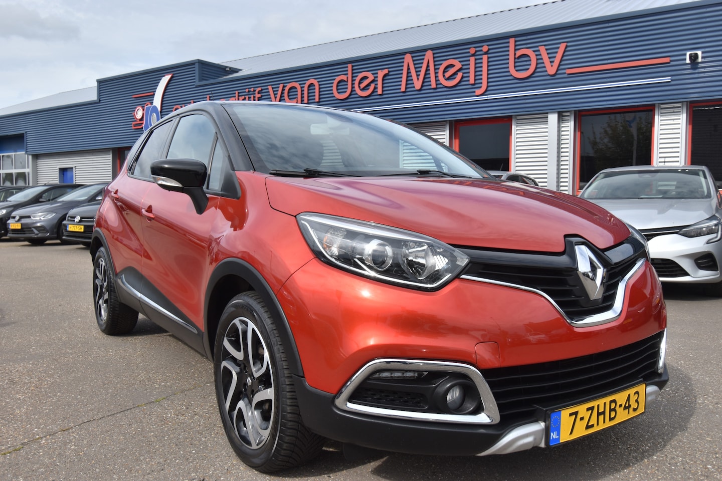 Renault Captur - 0.9 TCe Helly Hansen , TREKHAAK , A UITRIJ CAM , CLIMATR , CR CONTR , NAVI , LMV17 , - AutoWereld.nl