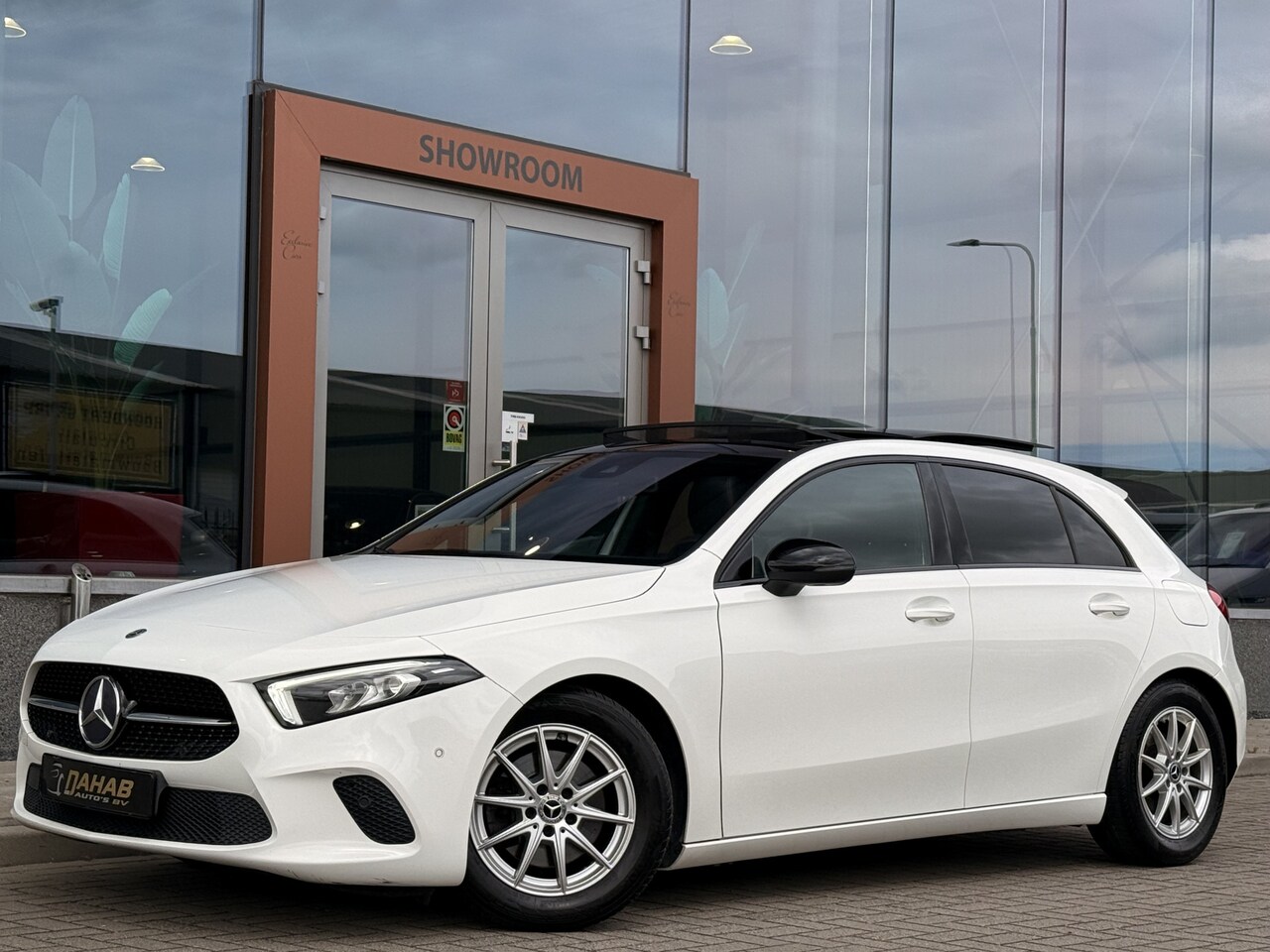 Mercedes-Benz A-klasse - 200 Business Solution Plus | Elek. trekhaak | Lane assist | Pano | Cruise | - AutoWereld.nl
