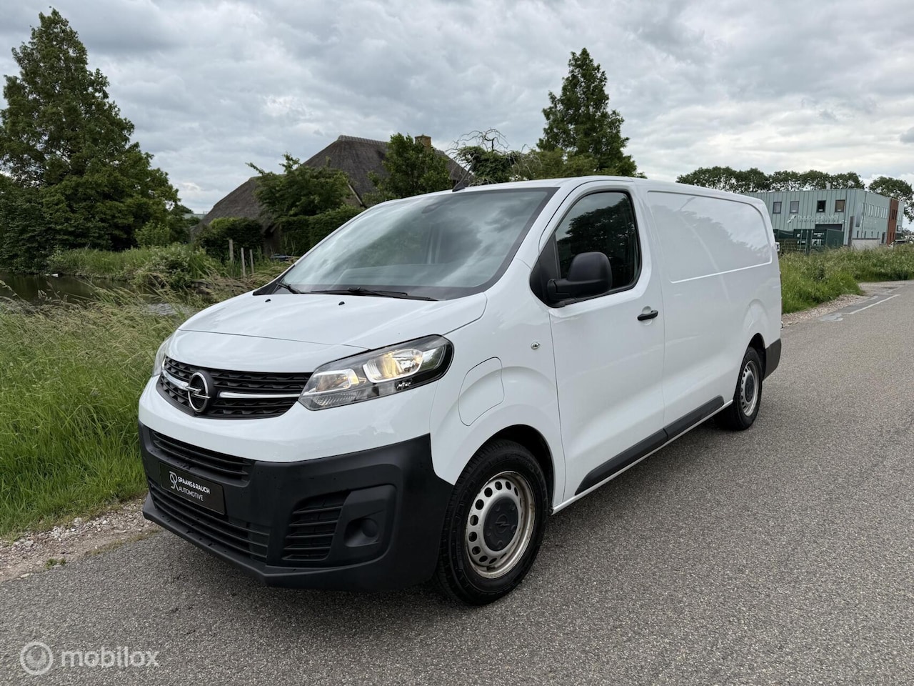 Opel Vivaro Electric - L3 50 kWh / CarPlay / Airco / Camera - AutoWereld.nl