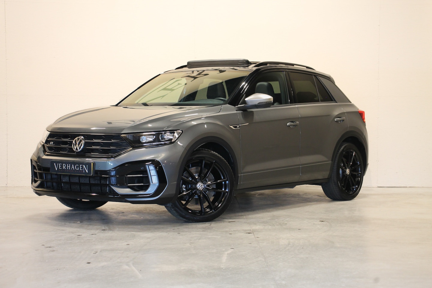 Volkswagen T-Roc - 2.0 TSI 4Motion R Akrapovic Pano Leer Beats - AutoWereld.nl