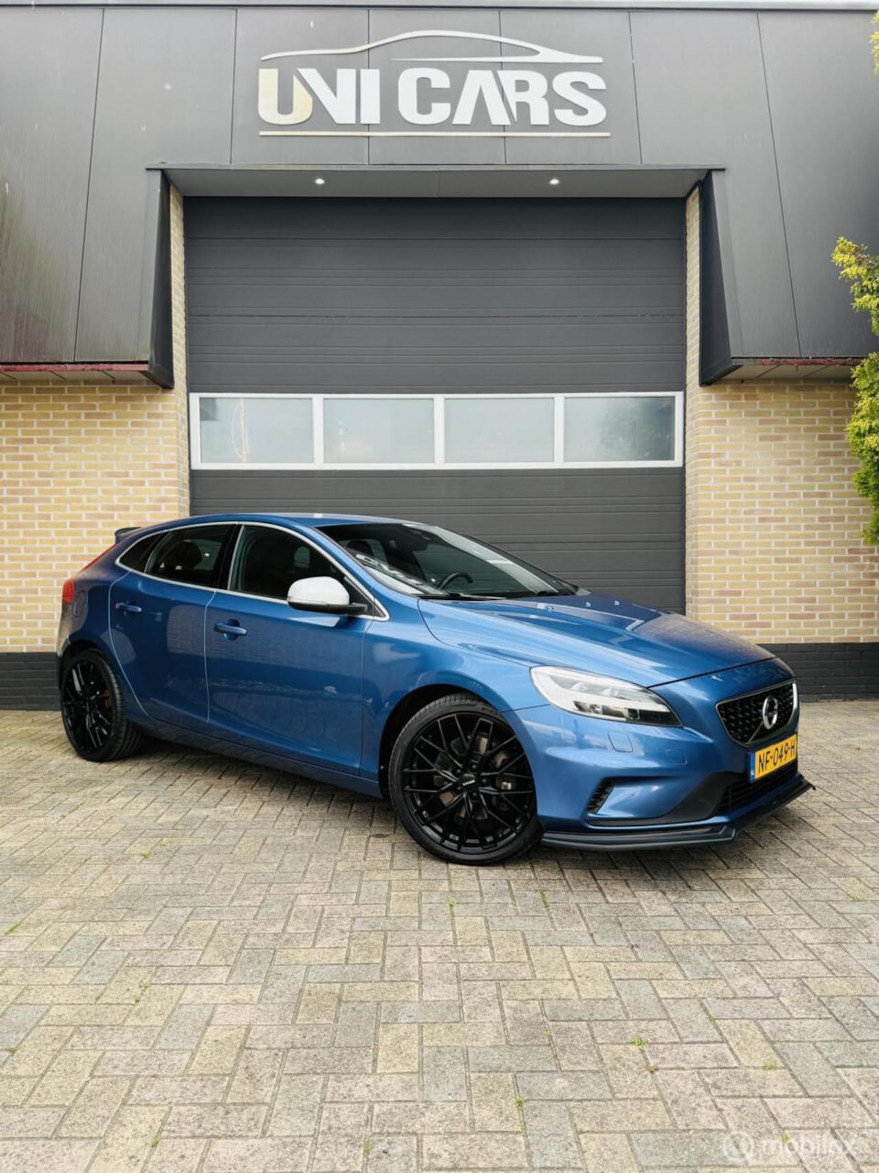 Volvo V40 - 2.0 D4 Momentum| Iarco|H Alcantara|Led|Sport 2017 - AutoWereld.nl