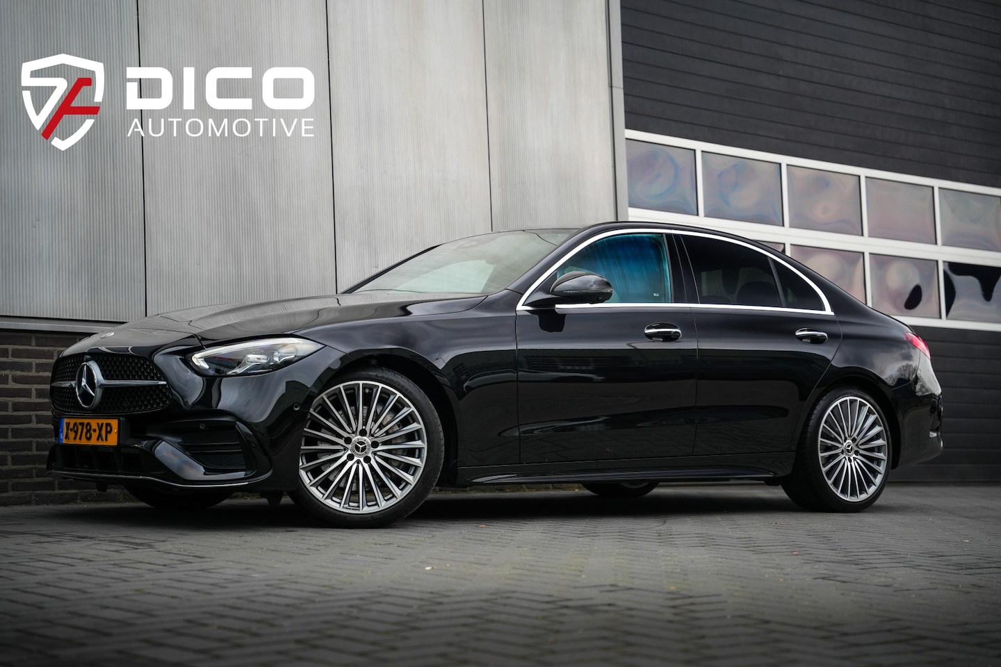 Mercedes-Benz C-klasse - 180 AMG Line Adapt.Cruise/ 360-cam/ Led-koplamp/ Elek.Stoel/ Stoelverw./ Sfeerverl./ MBUX/ - AutoWereld.nl