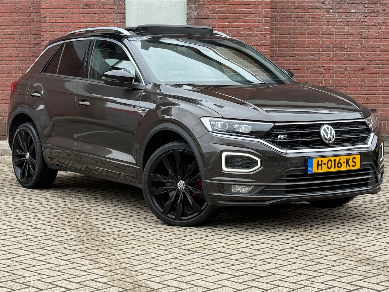 Volkswagen T-Roc - 1.5 TSI Sport Business R|AUT|PANNO|R-LINE|ACC|CAMARA|FULL-OPTIONS - AutoWereld.nl