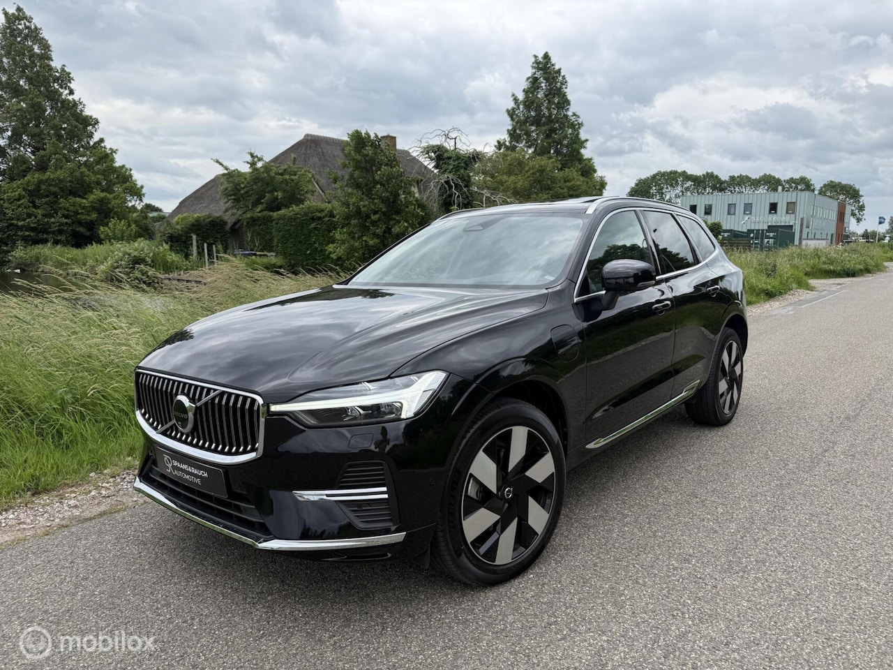 Volvo XC60 - 2.0 T6 Plug-in AWD Ultra Bright/ B&W / Pano / 360 - AutoWereld.nl