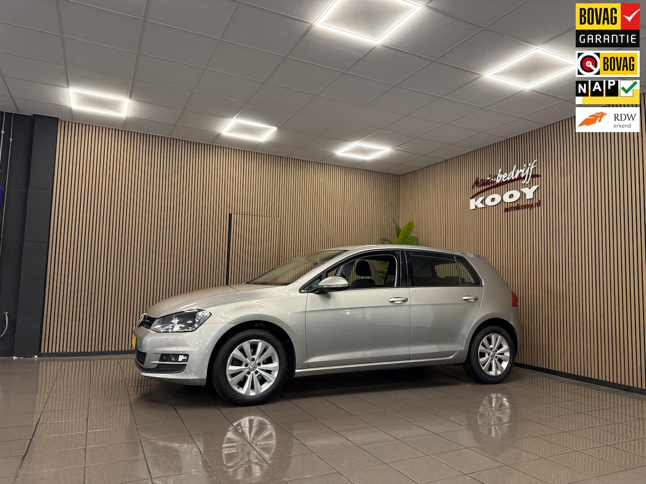 Volkswagen Golf - 1.2 TSI Comfortline * Automaat / Navigatie / Trekhaak / Cruise control / NL Auto * - AutoWereld.nl