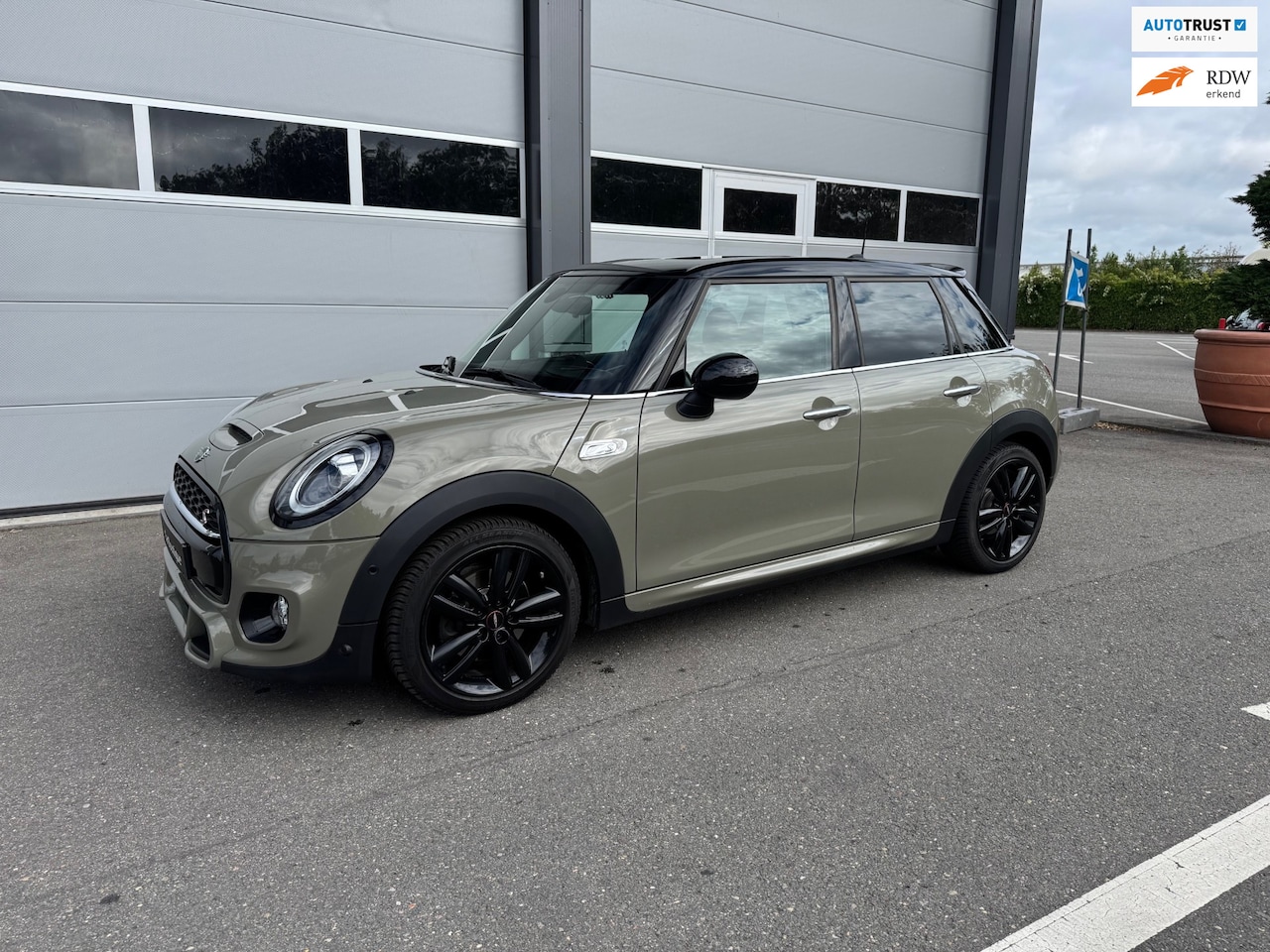 MINI 5-Deurs - 2.0 Cooper S John Works I HUD I Pano I Carplay I Cruise Control I - AutoWereld.nl