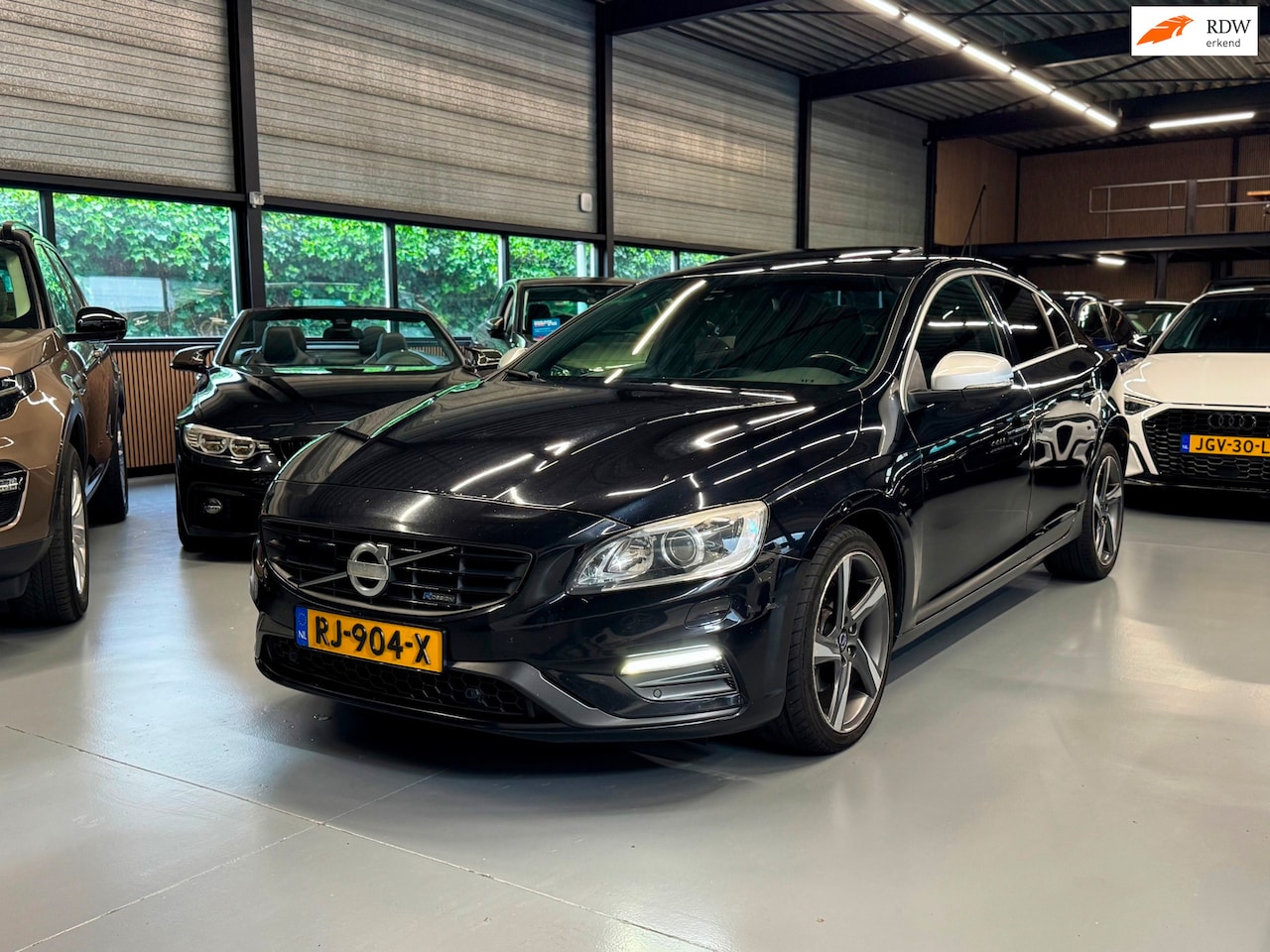 Volvo S60 - 2.0 D4 R-Design Pano/Led/Blis - AutoWereld.nl