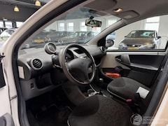Peugeot 107 - 1.0-12V Millesim 200