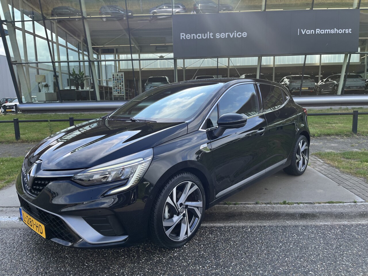Renault Clio - 1.6 E-Tech Hybrid 140 PK R.S. Line / Automaat / Camera / Bose Sound / Climate / - AutoWereld.nl