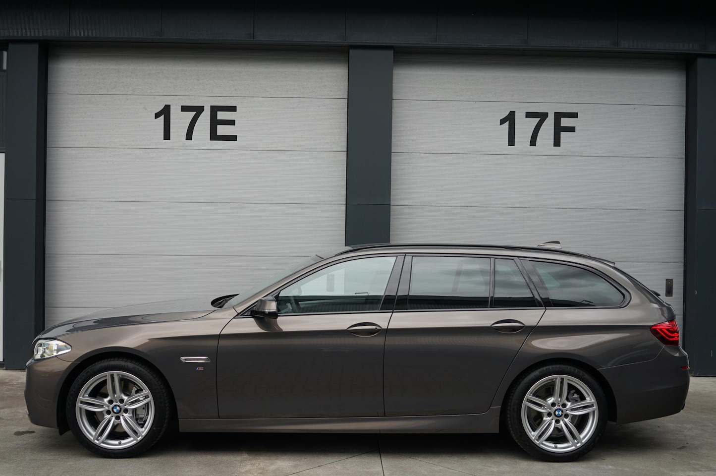 BMW 5-serie Touring - 528xi High Executive Individual - AutoWereld.nl