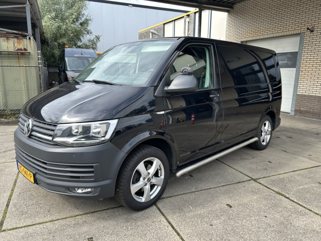 Volkswagen Transporter - 2.0 TDI 150 PK ZWART NAVI MARGE EURO 6 - AutoWereld.nl