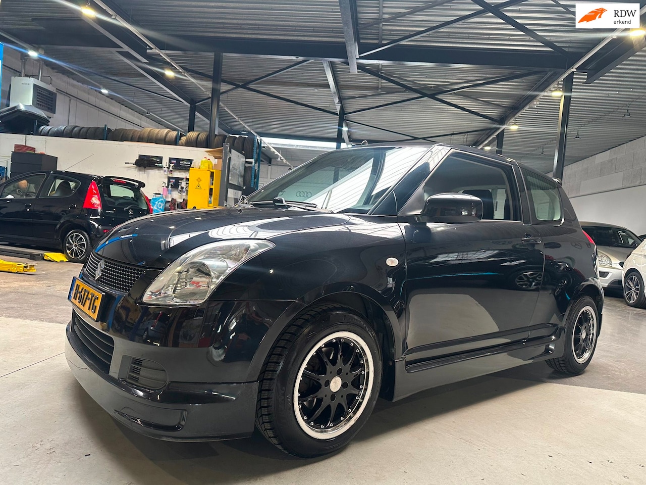 Suzuki Swift - 1.3 VVTi Sol/Airco/Apk nieuw bij aflevering/Navi//2x sleutels - AutoWereld.nl