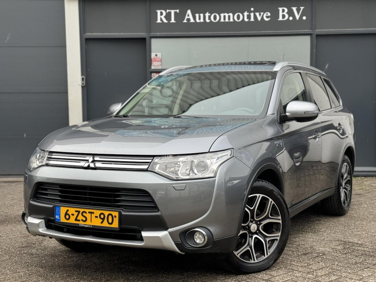 Mitsubishi Outlander - 2.0 Instyle X-Line Leder Schuifdak Aut. - AutoWereld.nl