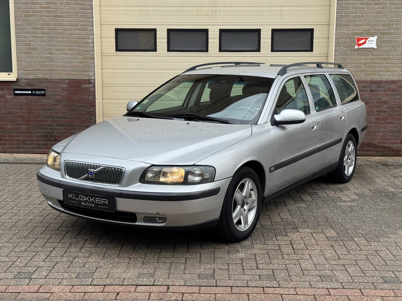 Volvo V70 - 2.4 Comfort Line Perfect ondh.|Clima|Cruise|NWE distributie - AutoWereld.nl