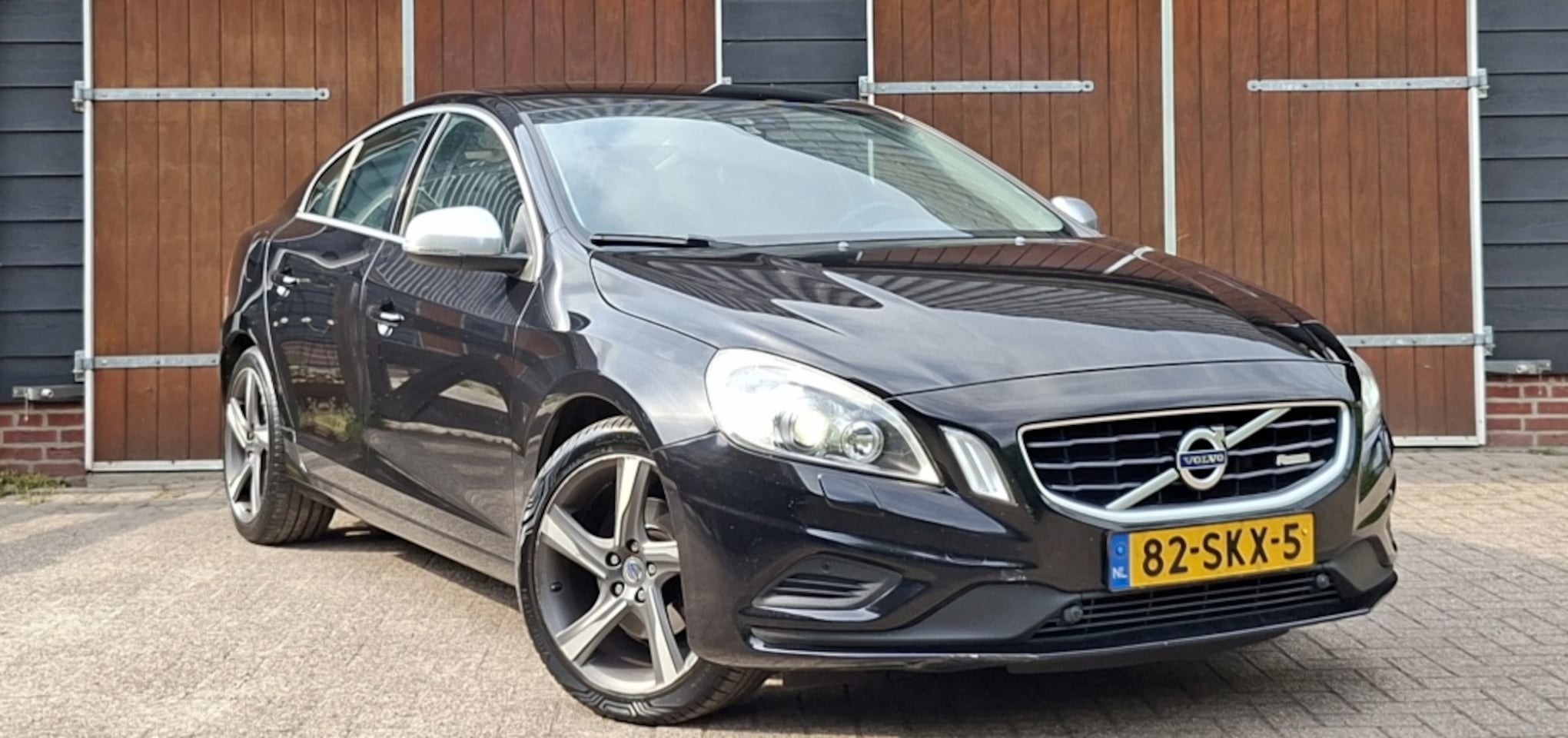 Volvo S60 - 1.6 T4 R-Design | Distributie vervangen | Goed onderhouden | Led - AutoWereld.nl