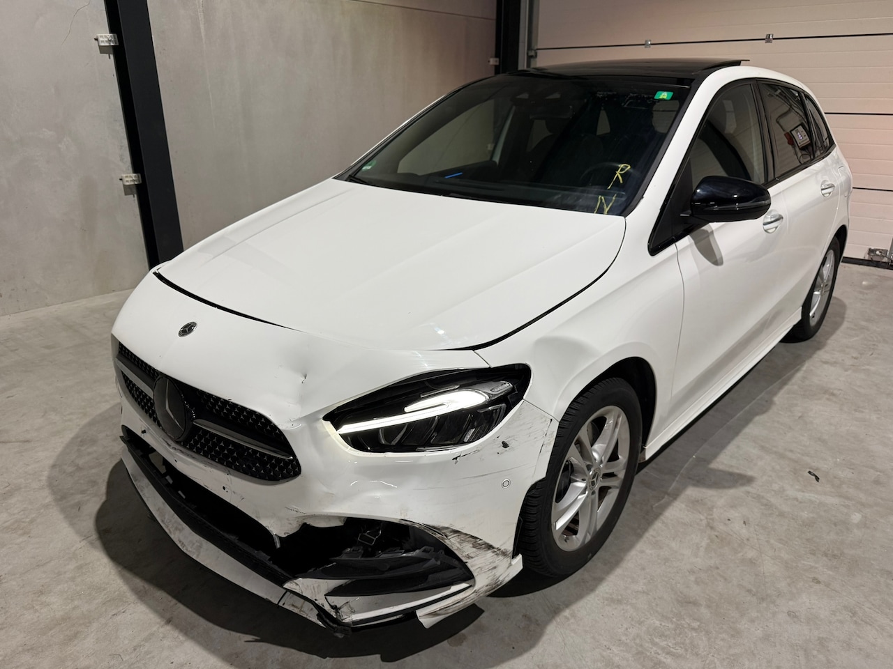 Mercedes-Benz B-klasse - 250 e AMG Line BOMVOL! DUITS SCHADEVOERTUIG - AutoWereld.nl