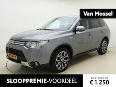 Mitsubishi Outlander - 2.0 PHEV Executive Edition X-Line | Navigatie | Climate Control | Camera | Keyless | Licht