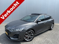 Ford Focus - ST-Line EcoBoost Hybrid 155 pk | Pano | 18" | Winter Pack | Camera | Adapt. cruise | Camer