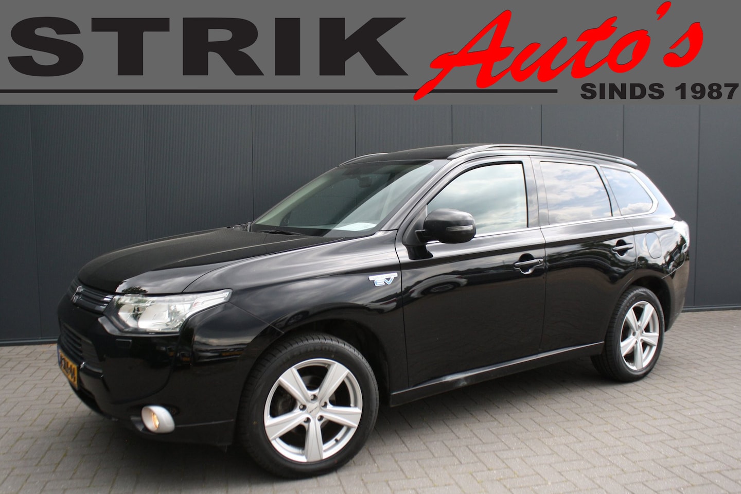 Mitsubishi Outlander - 2.0 PHEV Instyle - SCHUIFDAK - LEDER - TREKHAAK - NAVIGATIE - CAMERA - AutoWereld.nl