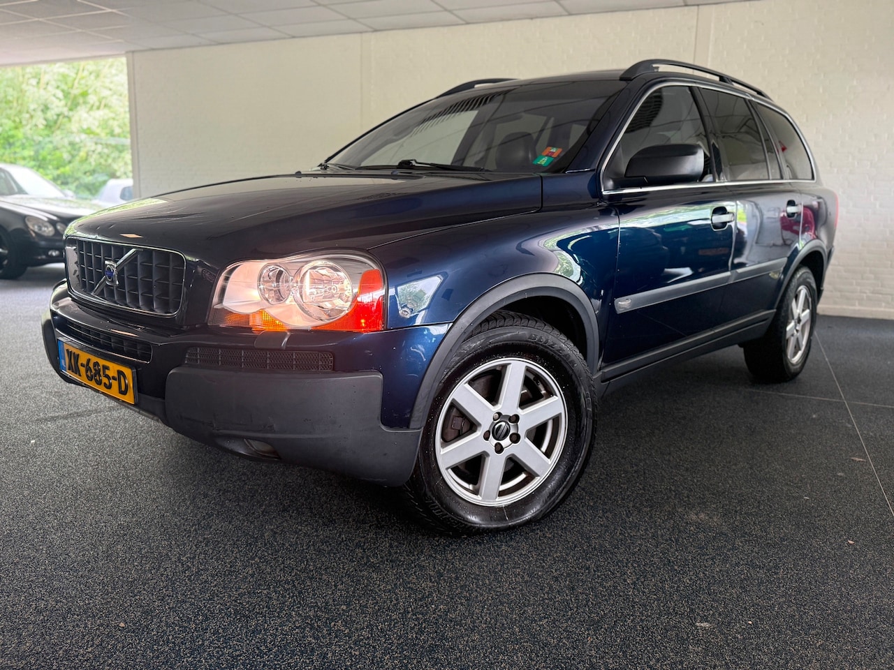 Volvo XC90 - 2.5 T | 7 Persoons | Carplay | Leder | Trekhaak | PDC | Nieuwe APK | - AutoWereld.nl