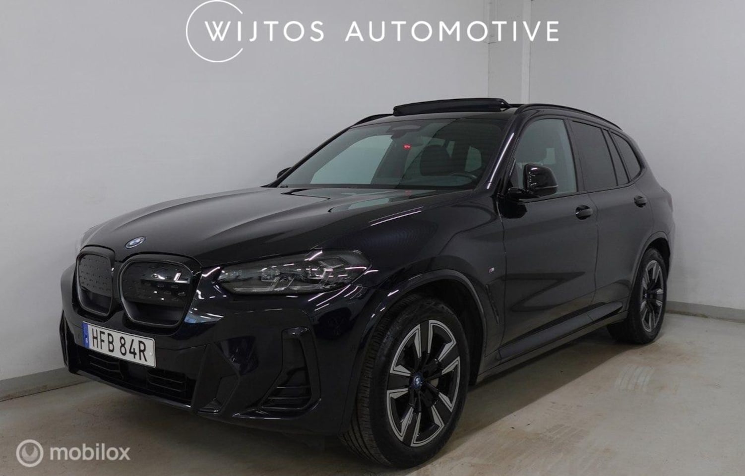 BMW iX3 - High Executive 80 kWh M-Sport, pano, trekhaak - AutoWereld.nl