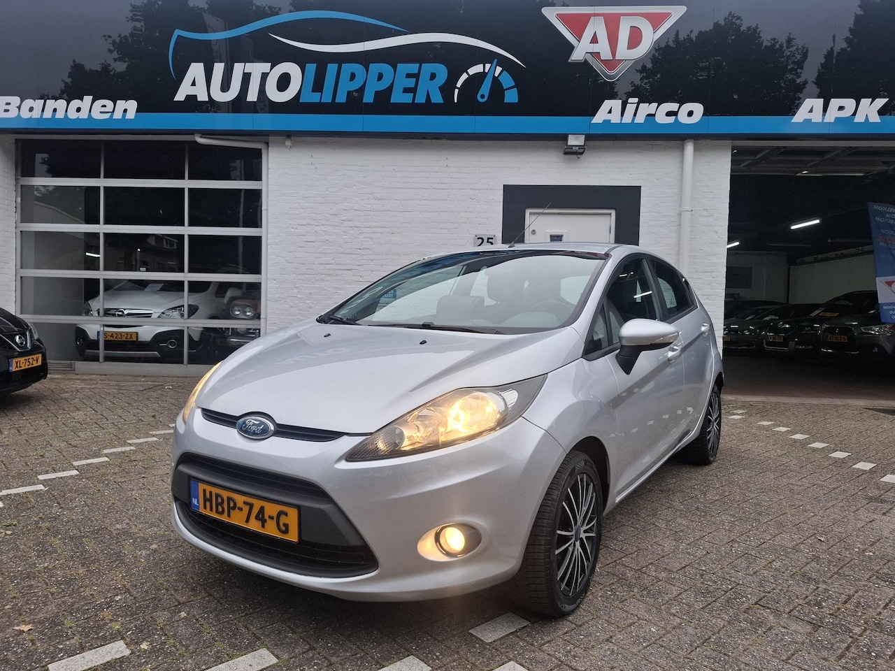 Ford Fiesta - 1.25 Trend Carplay | Airco | All Seasonbanden | Nieuwe APK bij aflevering - AutoWereld.nl