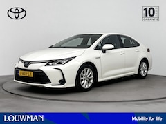 Toyota Corolla - Sedan 1.8 Hybrid Active | NL-Auto | Apple Carplay/Android Auto | Parkeercamera | t/m 15-06