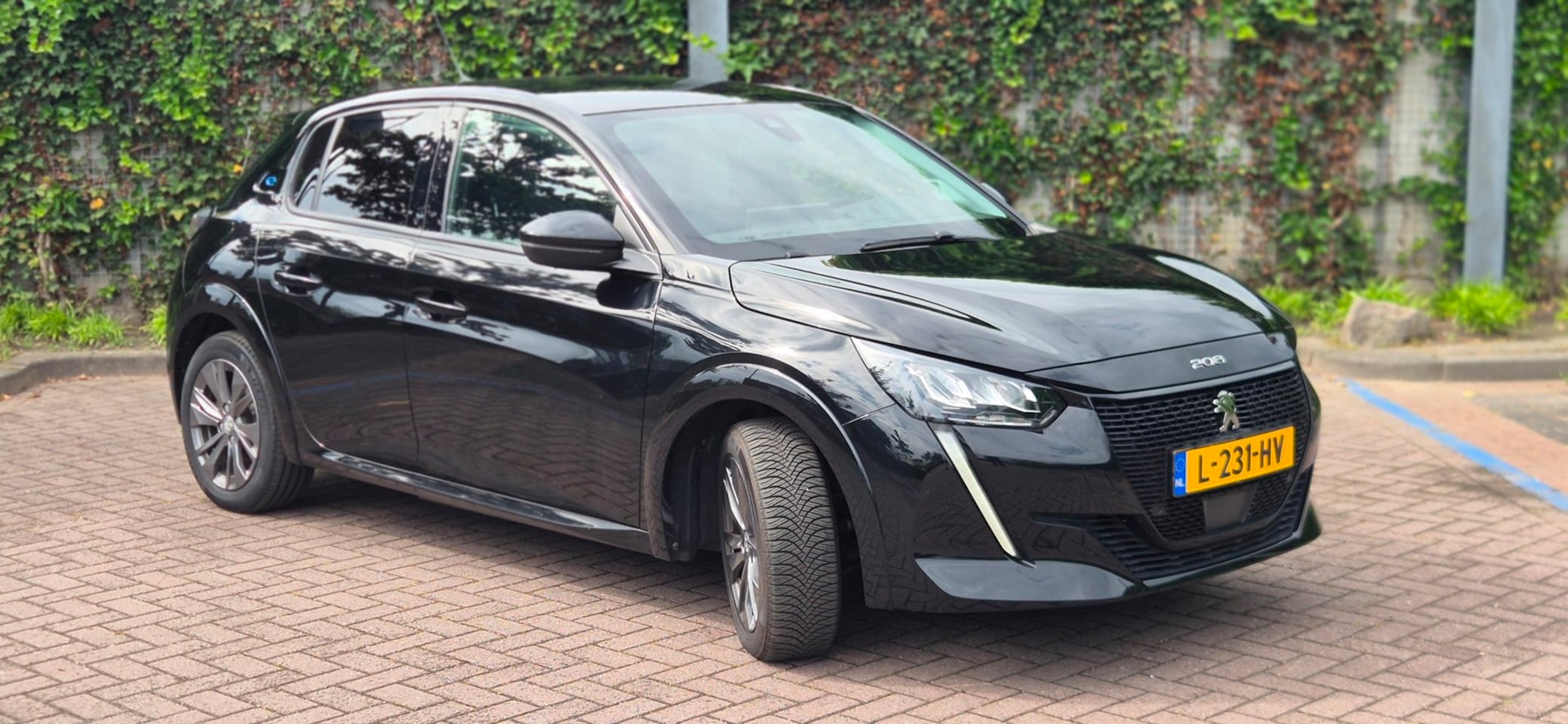 Peugeot e-208 - EV Allure Pack | 11 KW 3 FASE LADEN | WARMTEPOMP | CAMERA | - AutoWereld.nl