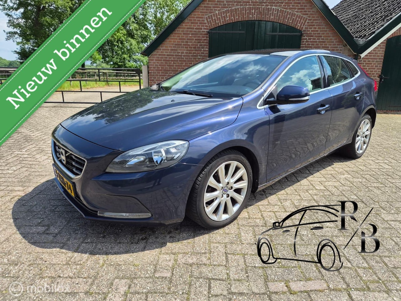 Volvo V40 - 1.6 D2 Momentum NAVI AIRCO CRUISE - AutoWereld.nl