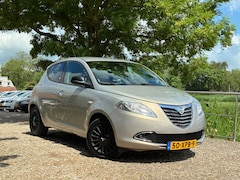 Lancia Y(psilon) - Ypsilon 0.9 TwinAir Platinum | Airco + Navi nu € 4.450,