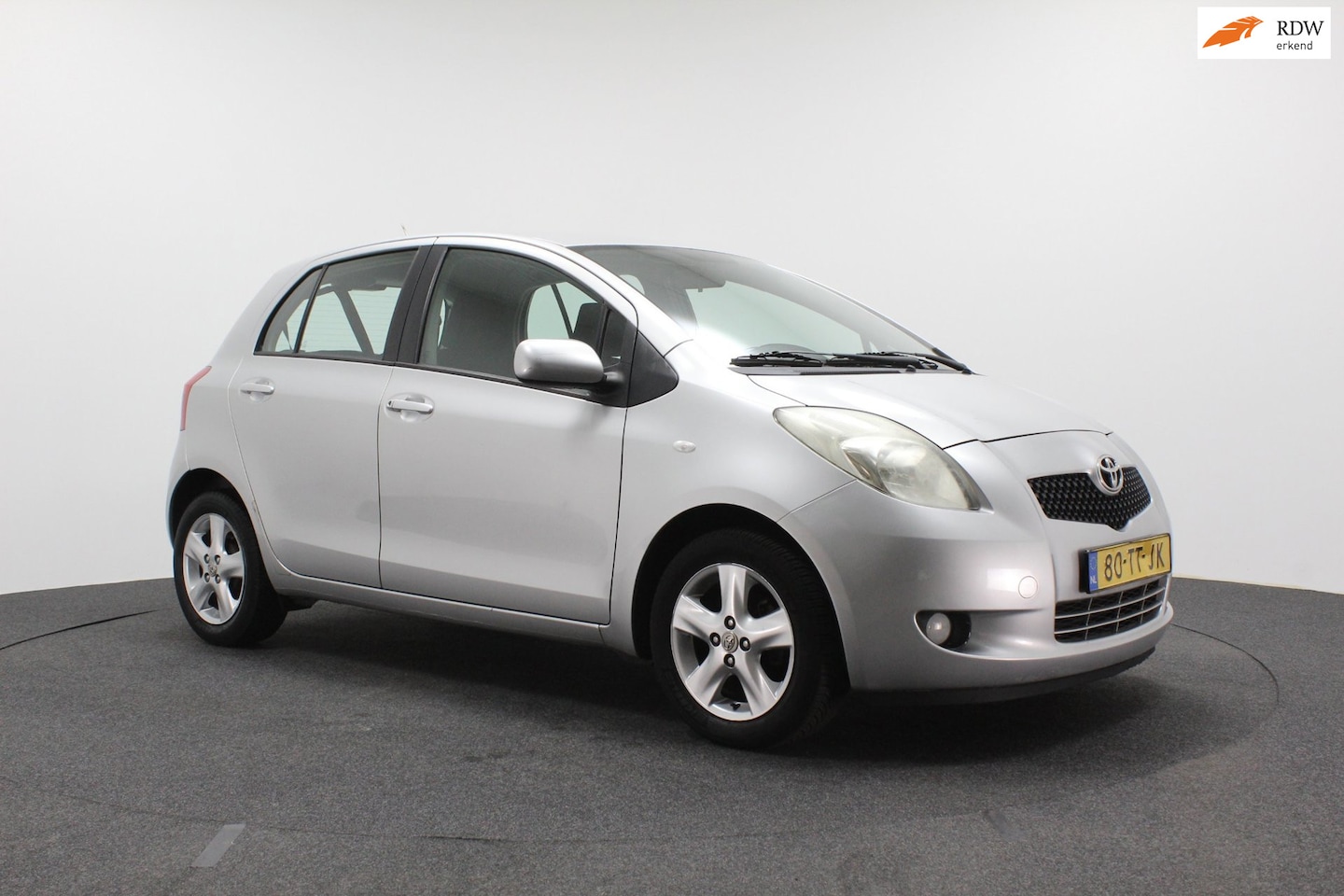 Toyota Yaris - 1.3 VVTi Luna | Climate control | Elektrische ramen | Sportvelgen | Parkeersensoren - AutoWereld.nl