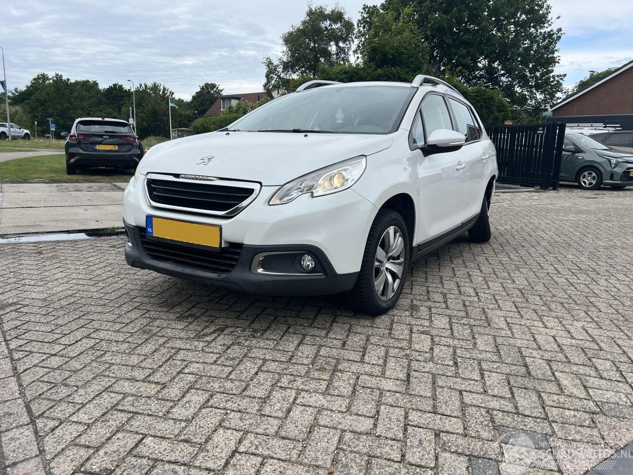 Peugeot 2008 - 1.2 PureTech Blue Lion 1.2 PureTech Blue Lion - AutoWereld.nl