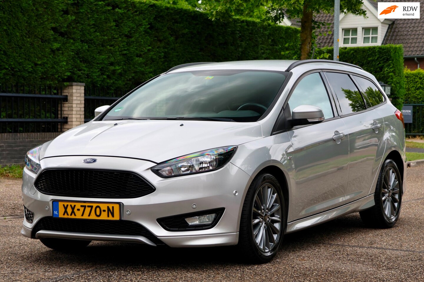 Ford Focus Wagon - 1.0 ST-Line | 140 PK | NAVI | AIRCO | CRUISE | STOELVERWARMING | TREKHAAK | ZEER MOOIE GOE - AutoWereld.nl