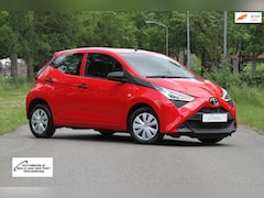 Toyota Aygo X - 1.0 VVT-i x-fun / Van 1e eigenaar / Airco / Bluetooth / Dealer onderhouden / Slechts 50.00