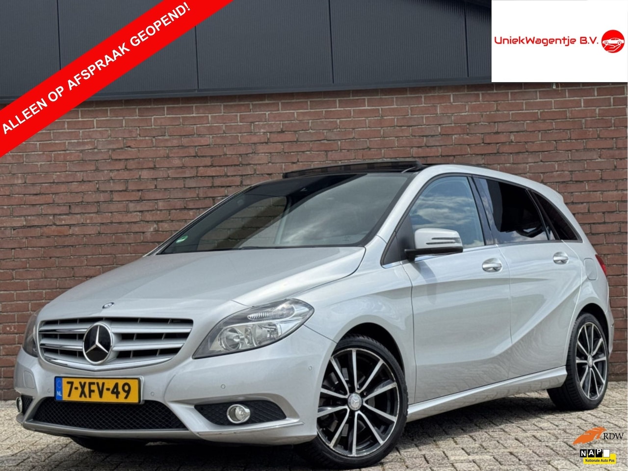 Mercedes-Benz B-klasse - 250 | NL-AUTO! | LEDER! | TREKHAAK! - AutoWereld.nl