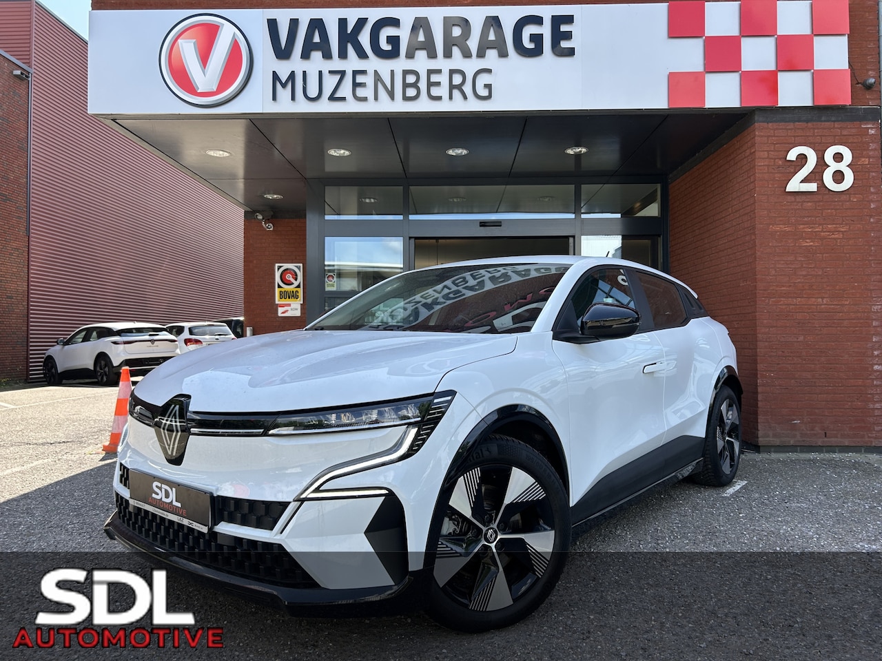 Renault Mégane E-Tech - EV40 Boost Charge Equilibre SOH 95% // FULL LED // APPLE CARPLAY / ANDROID AUTO // CAMERA - AutoWereld.nl