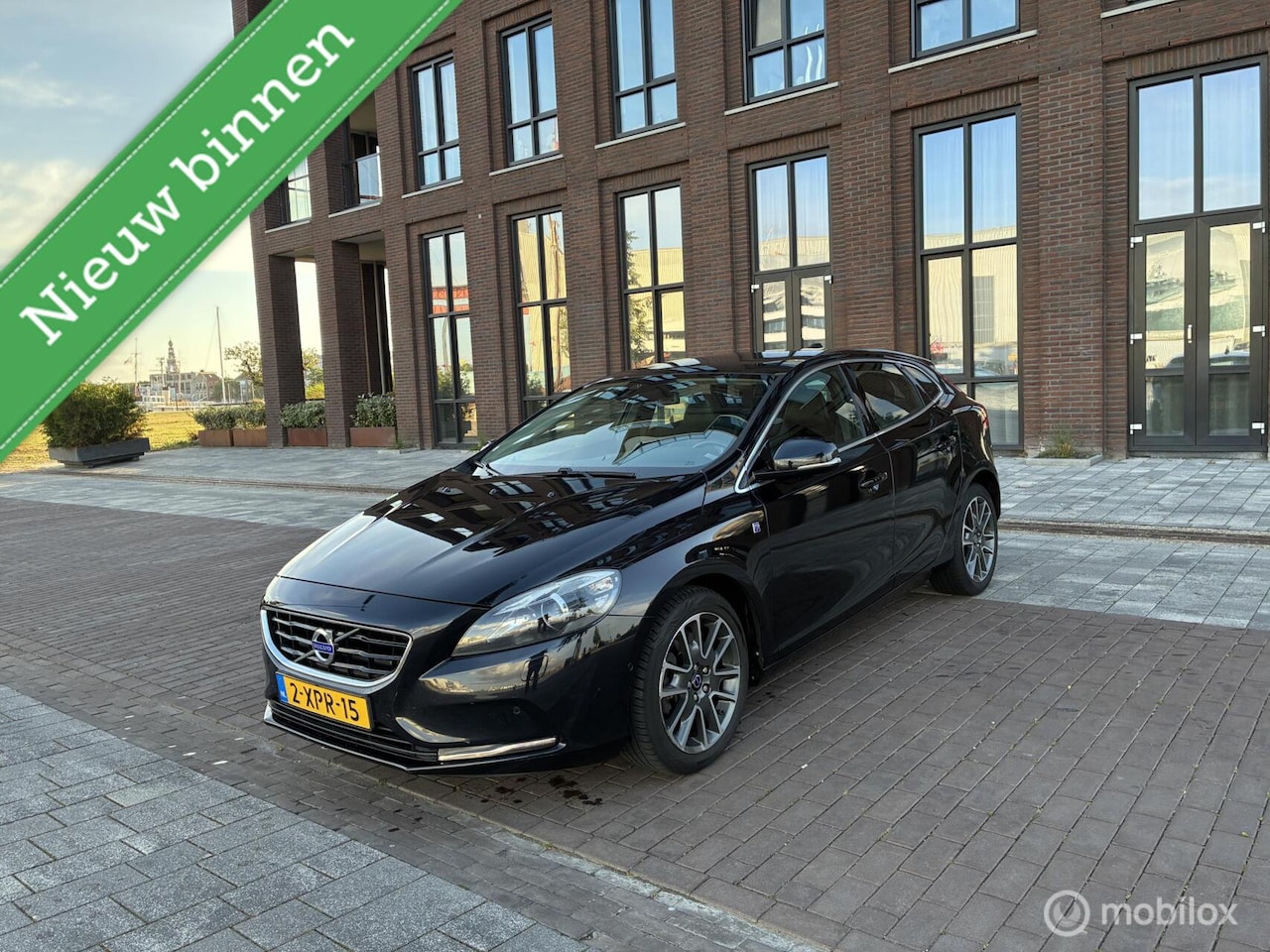 Volvo V40 - 2.0 D4 Ocean Race Business Pano Clima Cruise NAP! - AutoWereld.nl
