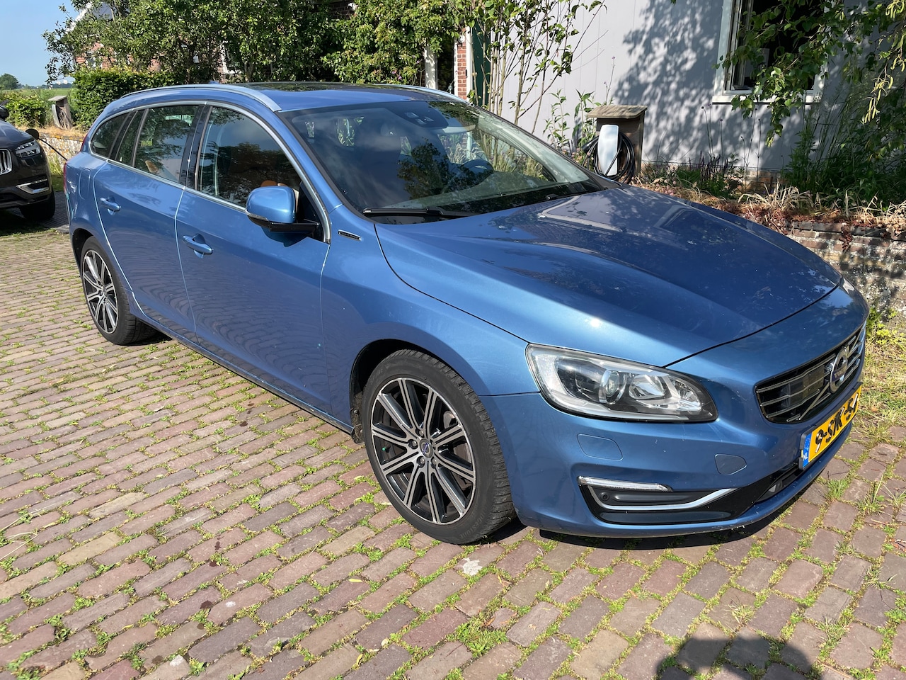 Volvo V60 - 2.4 D6 AWD Plug-In Hybrid Summum - AutoWereld.nl