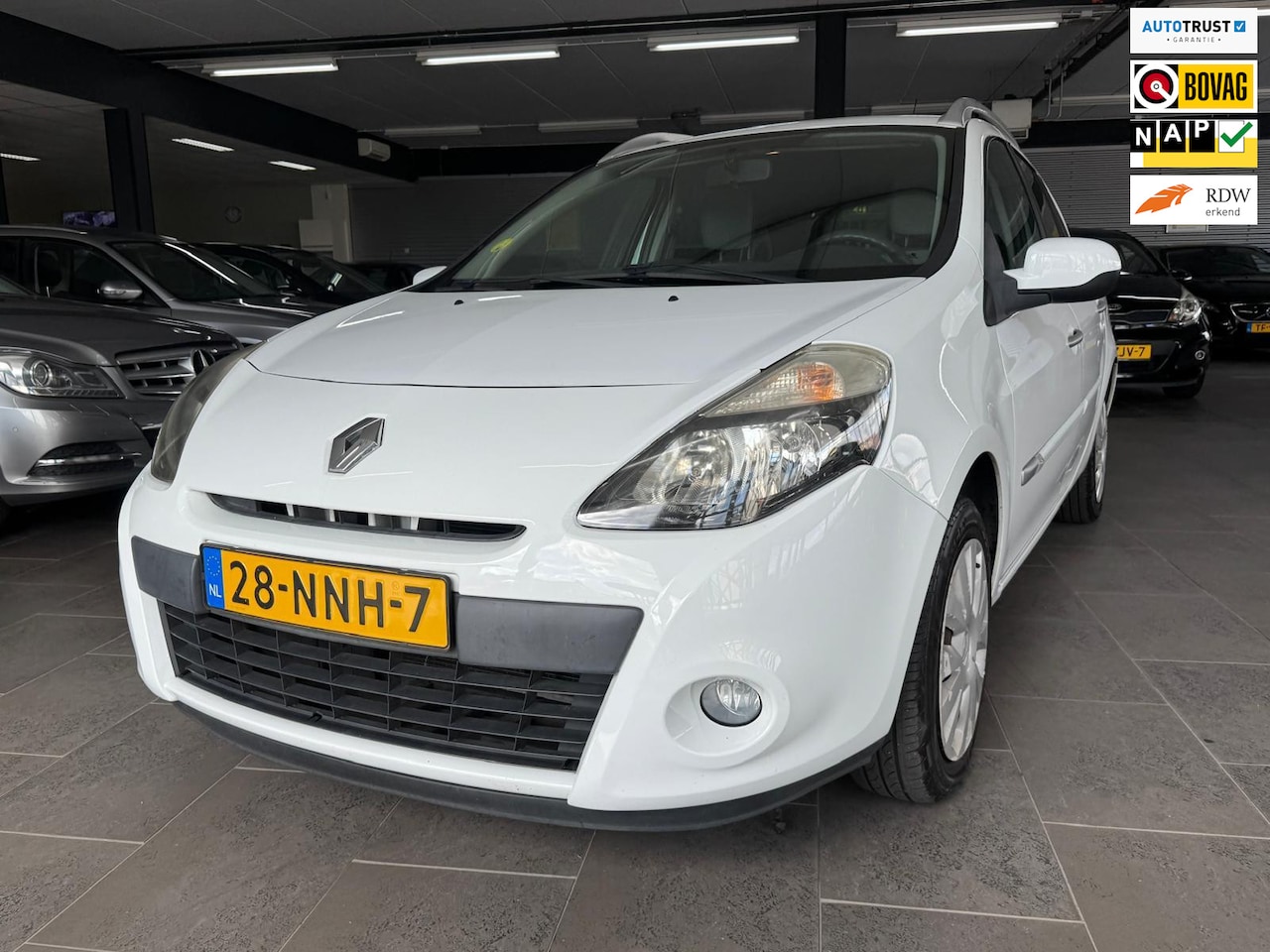 Renault Clio Estate - 1.2-16V Authentique airco elektrische pakket trekhaak nieuwe distributieriem 150dzkm nap z - AutoWereld.nl