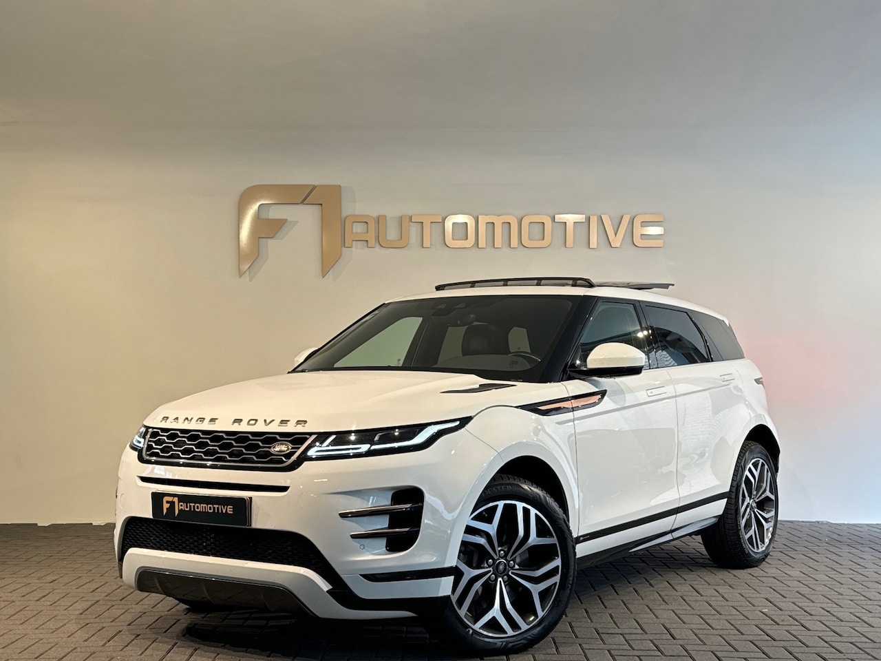 Land Rover Range Rover Evoque - 2.0 P200 AWD R-Dynamic Pano - AutoWereld.nl