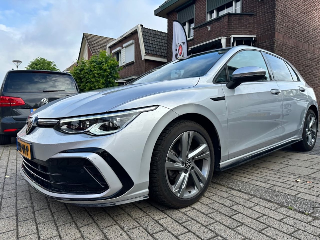 Volkswagen Golf - 1.5 ETSI R-LINE BNS+ - AutoWereld.nl